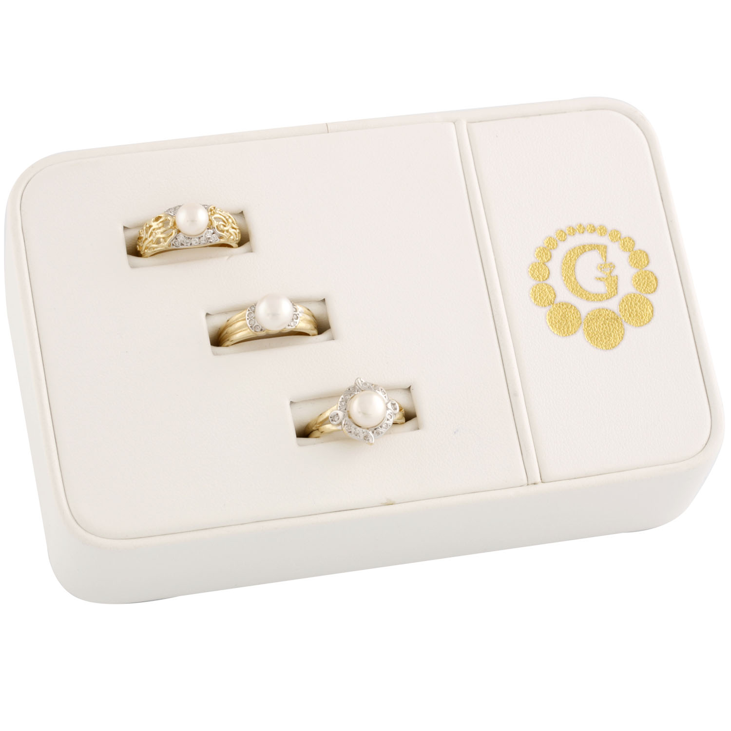 Small display with gold jewellery
